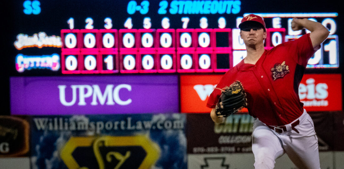 ピッチャー Zac Shoemaker takes no-no into ninth as Crosscutters defeat West